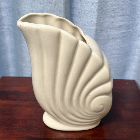 Vintage Art Deco Ceramic Vase Nautilus Shell or Cornucopia Shape, Off White - Picture 2 of 6